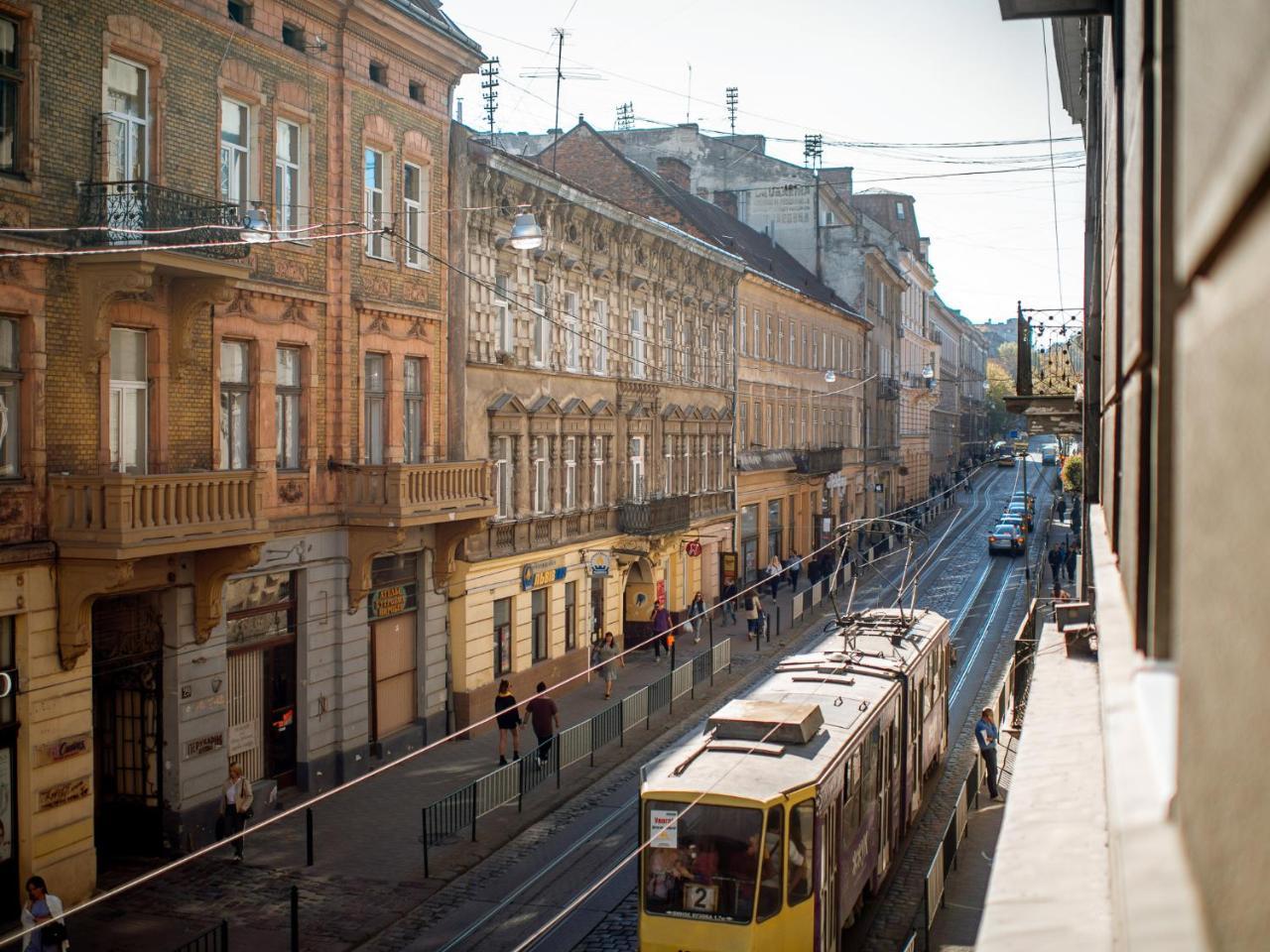 Art Deco Central Rooms Lviv Buitenkant foto